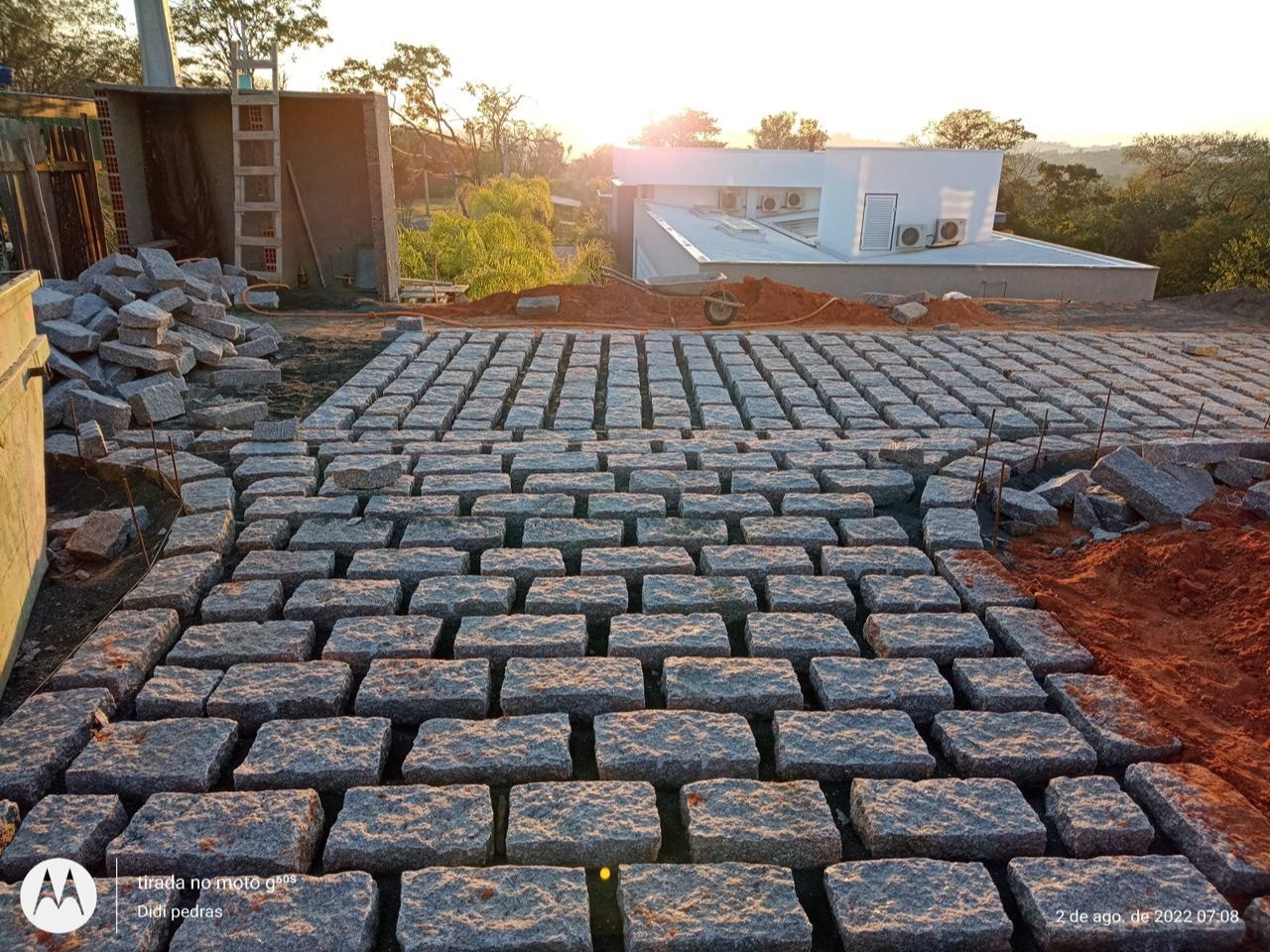 calçamento de pedras folheta